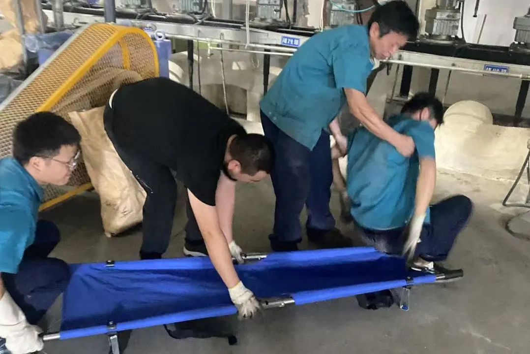 Il poliestere di Changshu conduce un'esercitazione di salvataggio di emergenza per il colpo di calore causato dall'alta temperatura