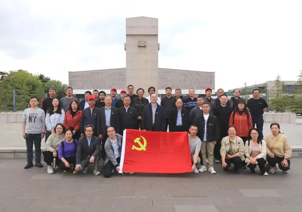 La filiale del partito di Changshu Poliestere Co., Ltd. organizza una visita al Nuovo Memoriale della Quarta Armata di Yancheng